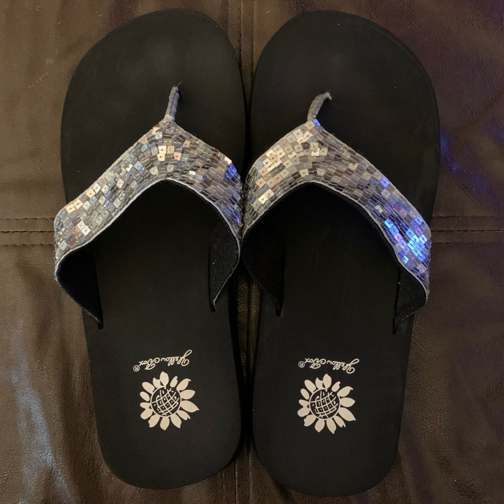Yellow Box flip flops size 8